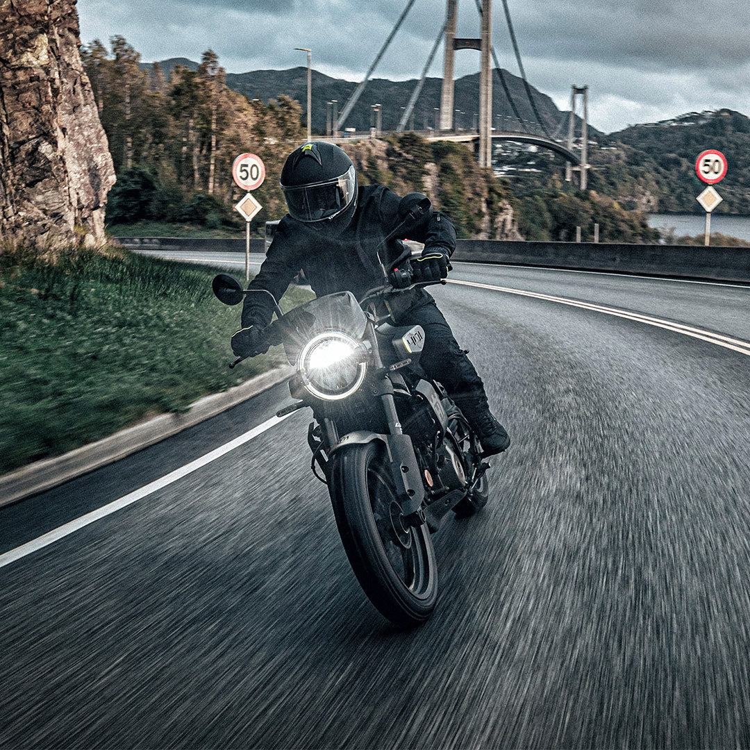 2024 Husqvarna Svartpilen 401 - Image 3